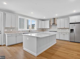 42241 Shining Star Sq, Ashburn, VA 20148