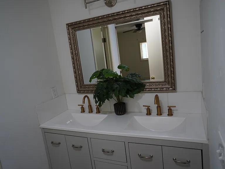915 E Pastime Rd — Photo 21