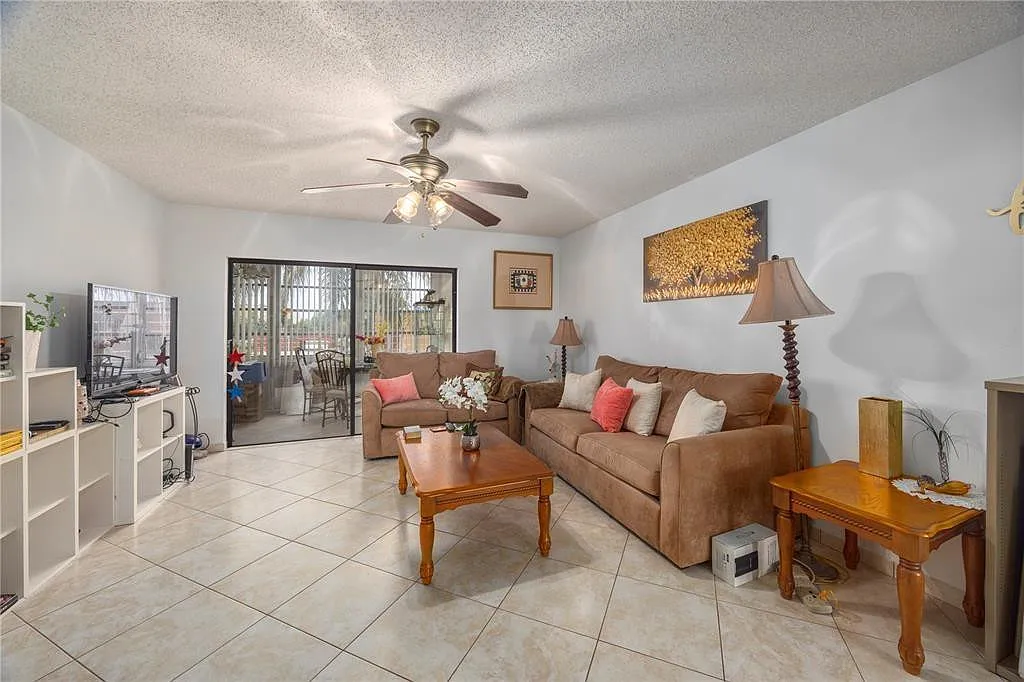 Topaz South — Photo 1