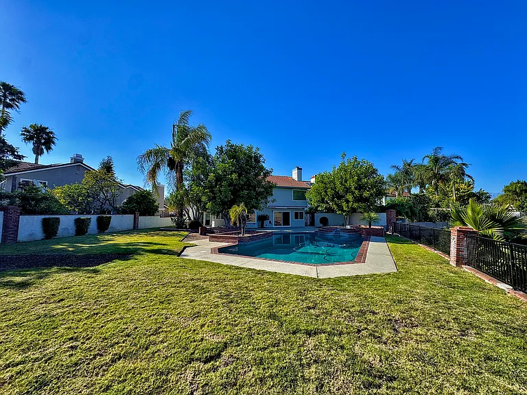 1652 Longview Dr — Photo 33