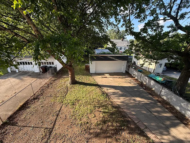 8018 Theota Ave — Photo 11