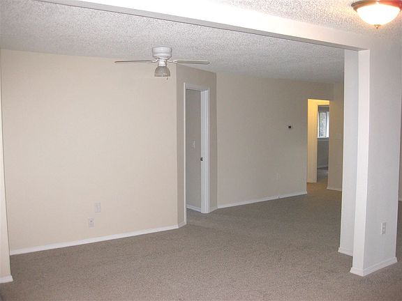 3rd image of 2027 E Southeast Blvd