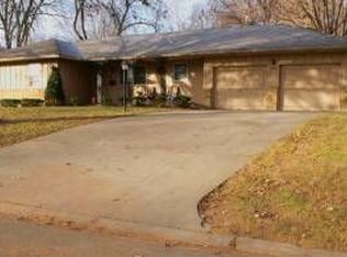 8942 Summit St, Lenexa, KS 66215