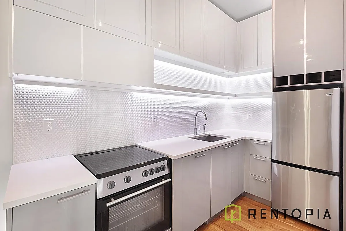Building Photo - 1003 Greene Ave #501J