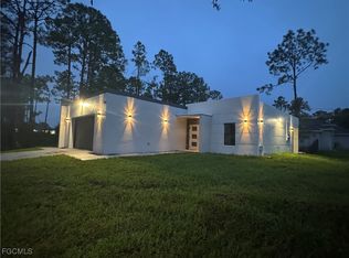 307 W 9th St, Lehigh Acres, FL 33972