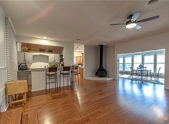 2nd image of 10650 Woodcrest Ln