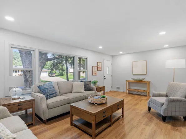 13001 Glenview Dr, Burnsville, MN 55337