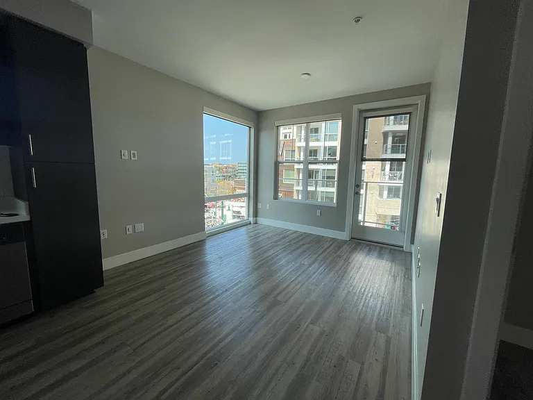 569 W Date St #502 — Photo 30