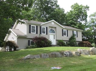 57 Lebannon Rd, Hewitt, NJ 07421
