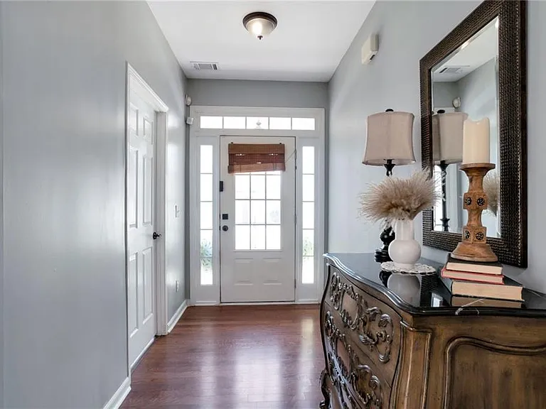 1565 Hedington Cir — Photo 4