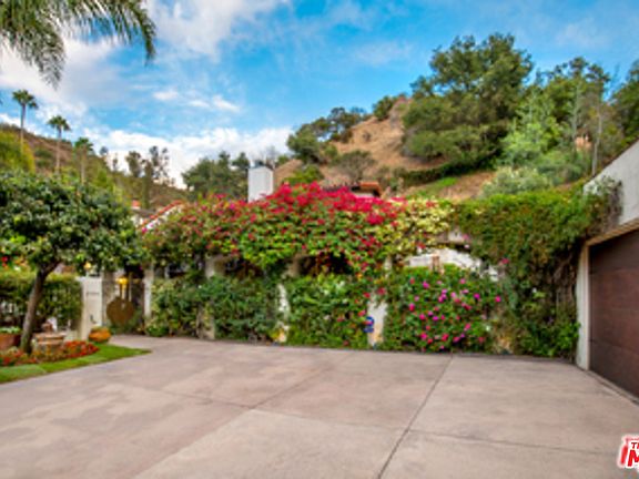 3rd image of 2134 Benedict Canyon Dr
