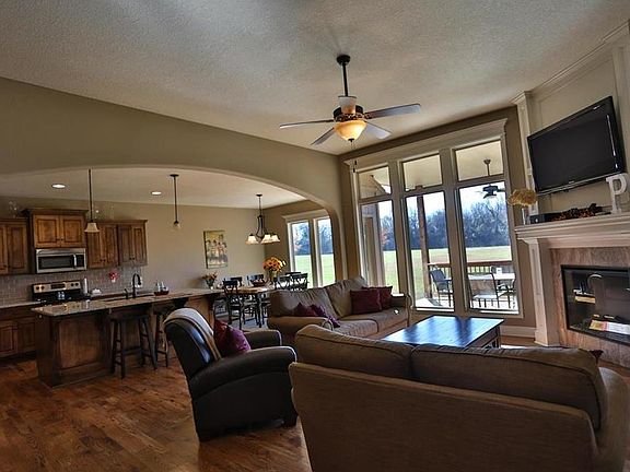 No matter if you are entertaining or just hanging with the family.. Comfortable living with tasteful style.