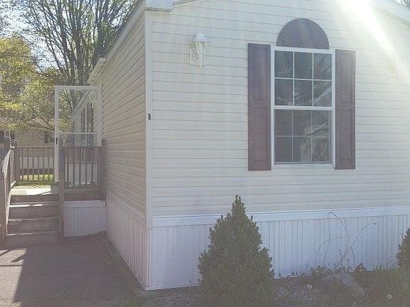 2nd image of 8 Vanilla Ln