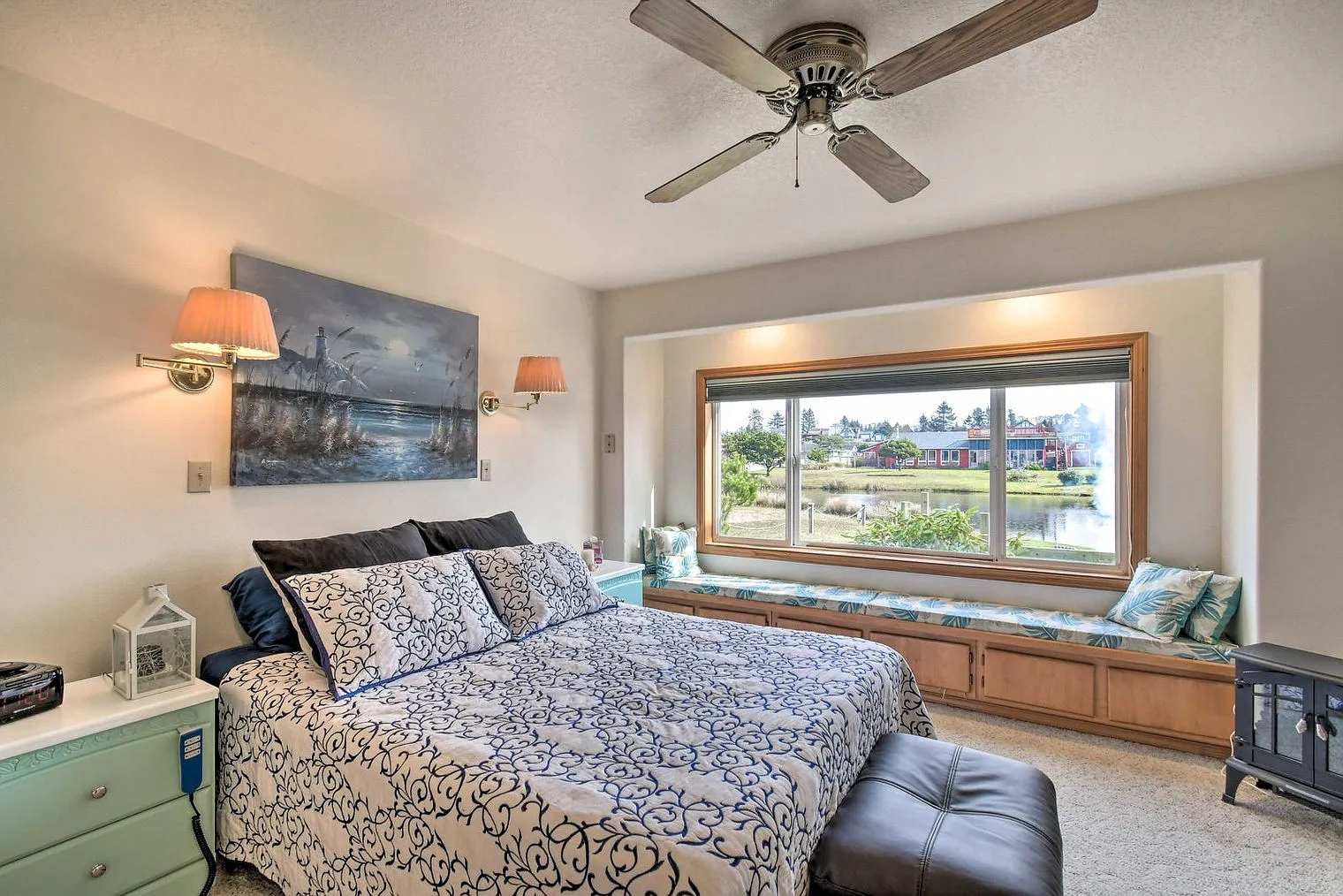 3 bed, 2.0 bath, 1593 sqft, $2,559 — Photo 1