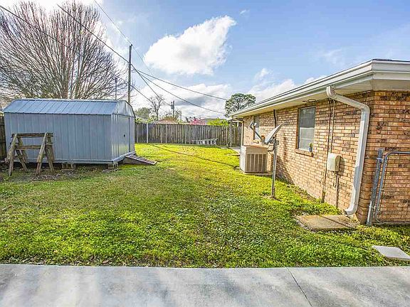 5th image of 608 Walker Dr