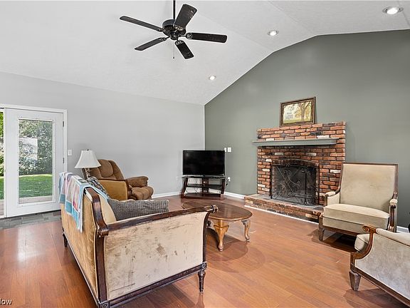 2nd image of 120 Parkwood Ave