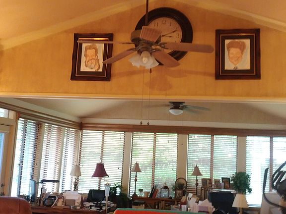 20' x 40' family room w/ Sunroom