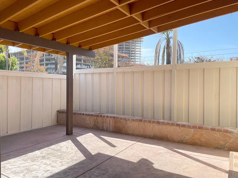 5090 Plaza Corona — Photo 16