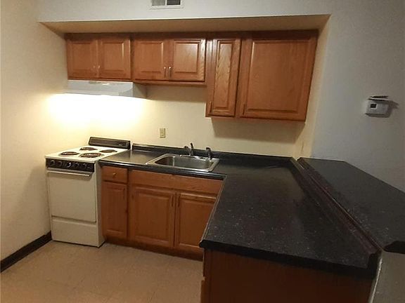 3rd image of 1049 W 49th St #415