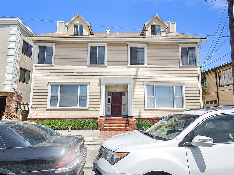 221 Pacific Ave — Photo 13