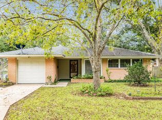 703 Cedar Lawn Dr, Alvin, TX 77511