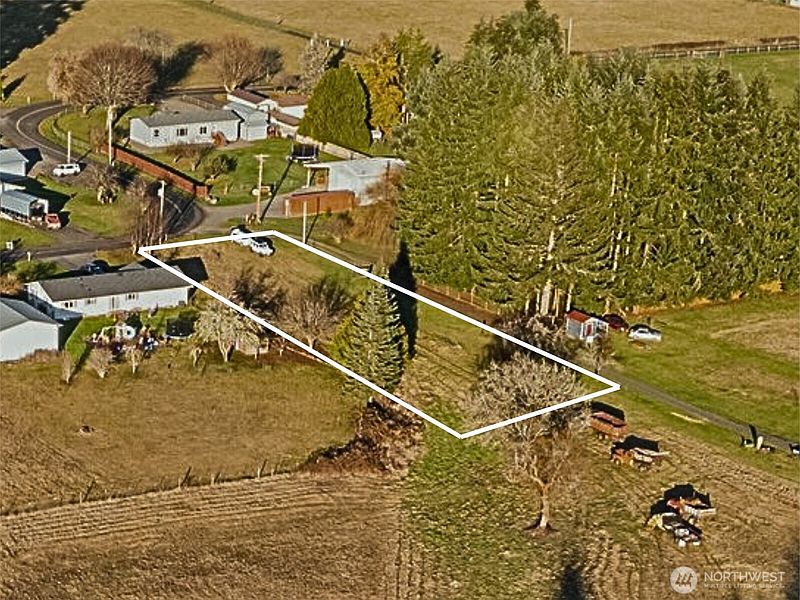 3rd image of 434 B Collins Road
