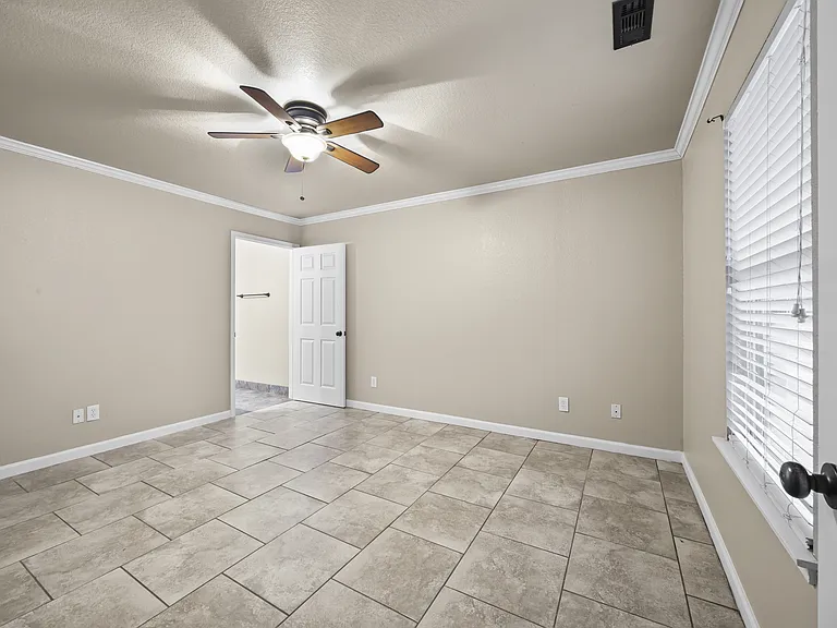 2060 N Leverett Ave #5 — Photo 8
