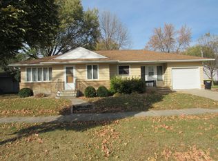 222 W 8th St, Blue Earth, MN 56013
