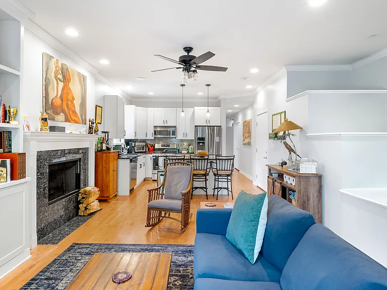 2115 W Crystal St #2 — Photo 4