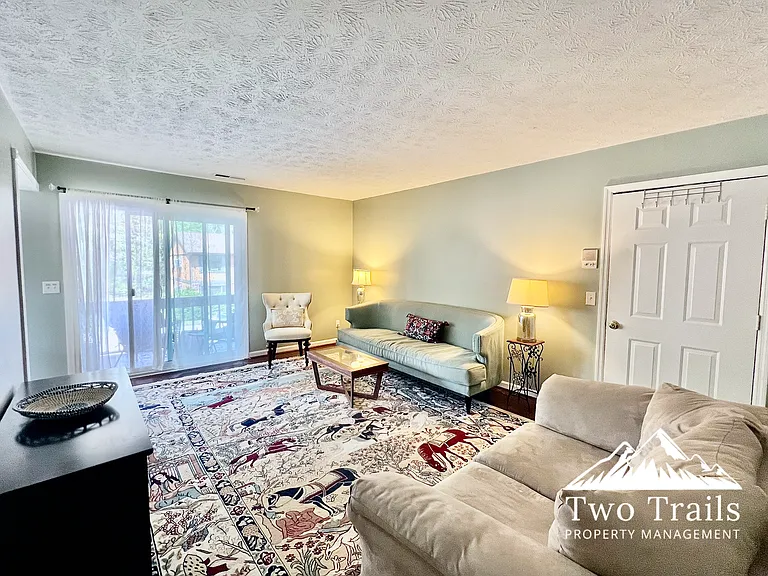 1761 Haywood Manor Rd — Photo 2