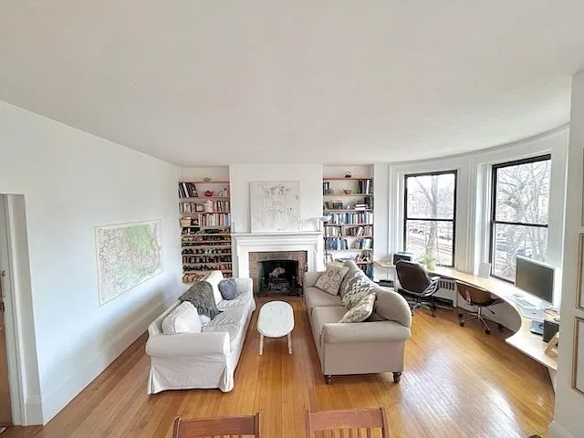 2 bed, 1.0 bath, 1000 sqft, $3,400 — Photo 4