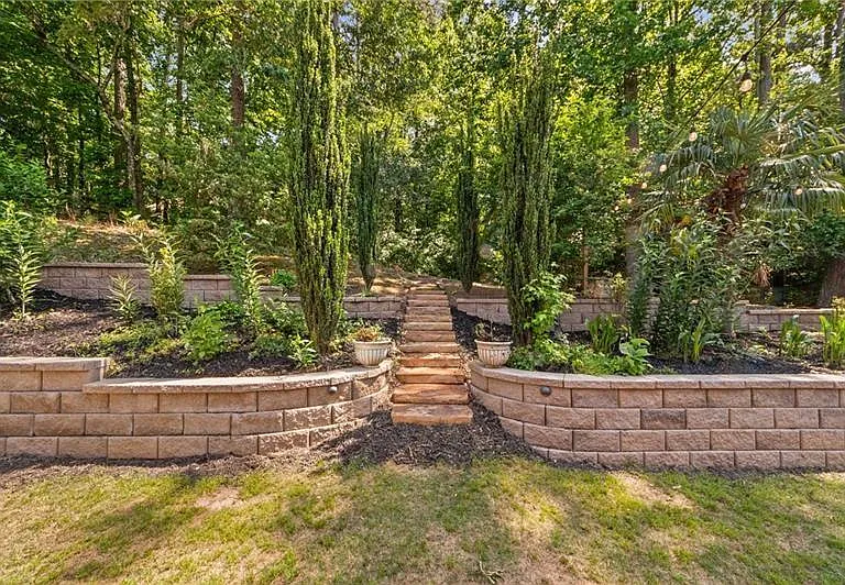 1235 Longpointe Pass — Photo 19