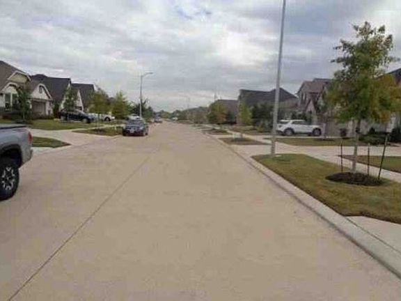 Exterior Neighborhood (street photo)