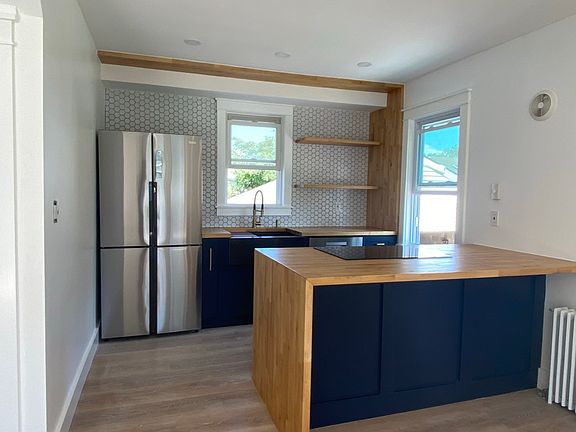 2nd image of 12 Moore Pl Floor 1