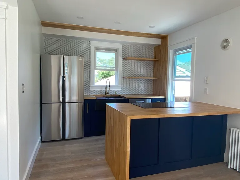 12 Moore Pl #1 — Photo 2