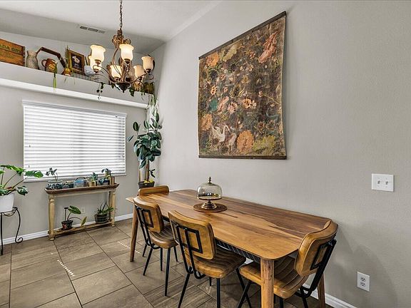 4th image of 250 E Arrowweed Way