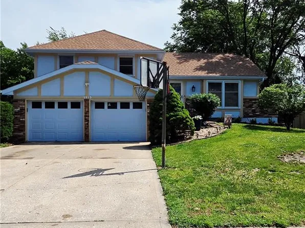 1813 Place Liberte Dr, Liberty, MO 64068