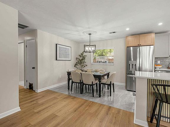 5th image of 912 NE 17th Ct