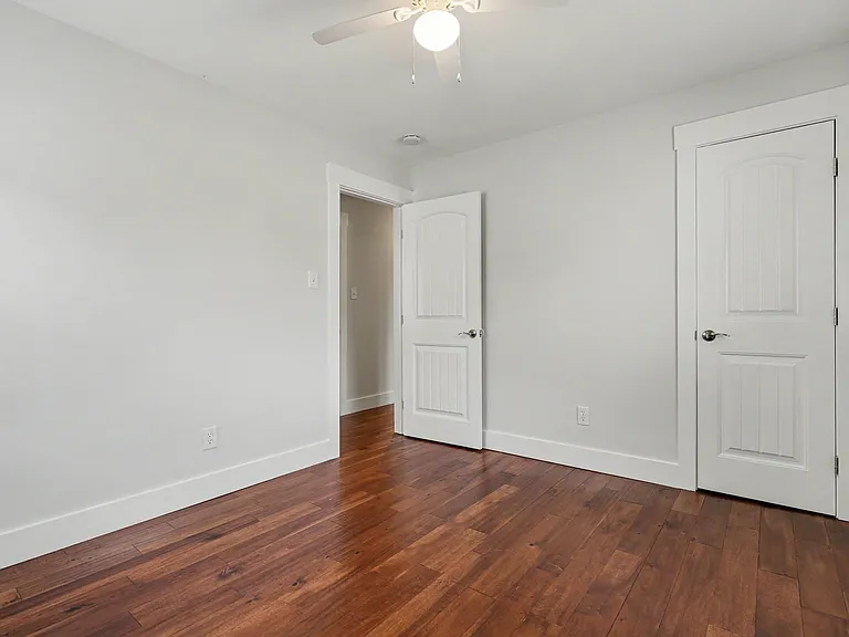 727 S State St — Photo 16