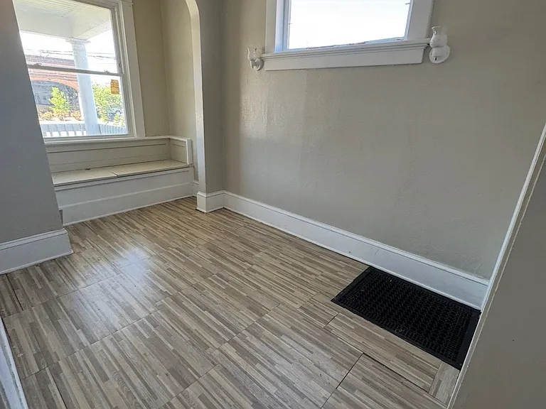 710 W Washington St #1 — Photo 2