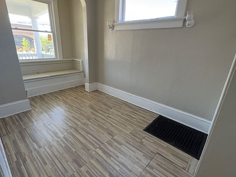 2nd image of 710 W Washington St #1