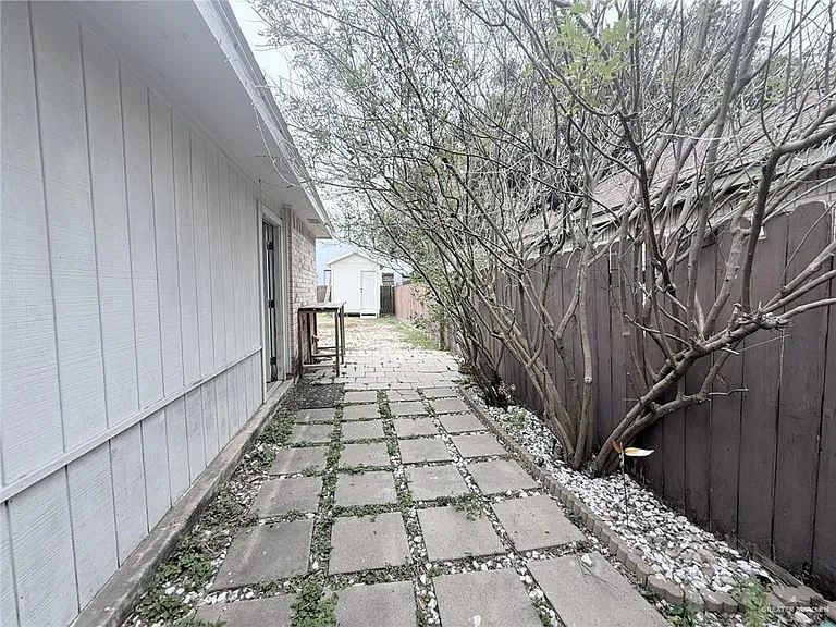 2400 E Brazil St — Photo 20