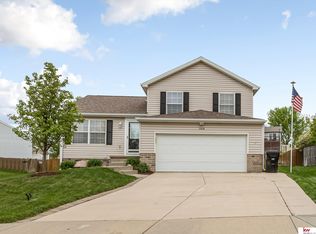 17618 Chandler Cir, Omaha, NE 68136