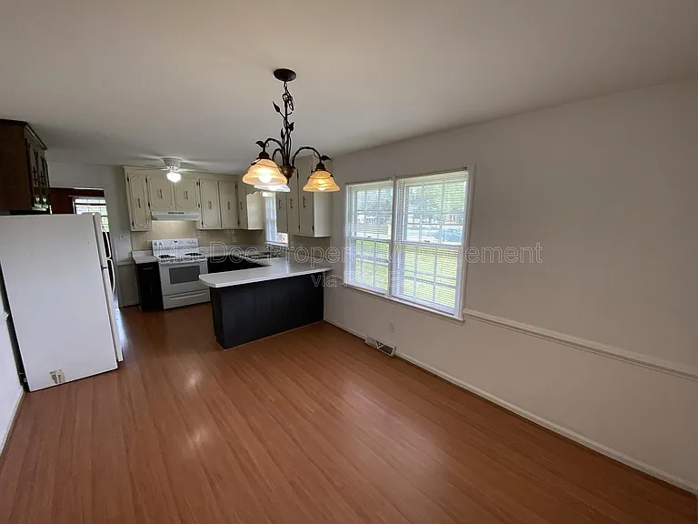 1804 Sherwood Dr — Photo 8