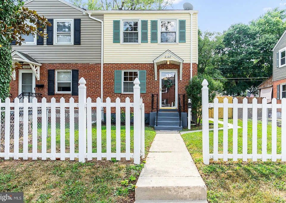 1st image of 2107 Arlington Ter