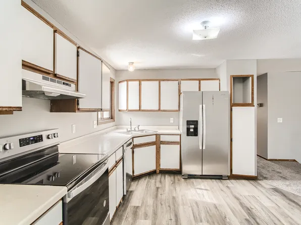 745 9th Ave S, Hopkins, MN 55343