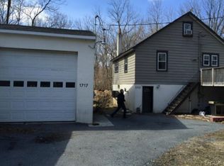 1717 Willow Park Rd, Bethlehem, PA 18020