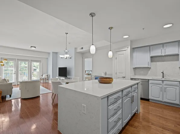 222 Glenwood Ave APT 313, Raleigh, NC 27603