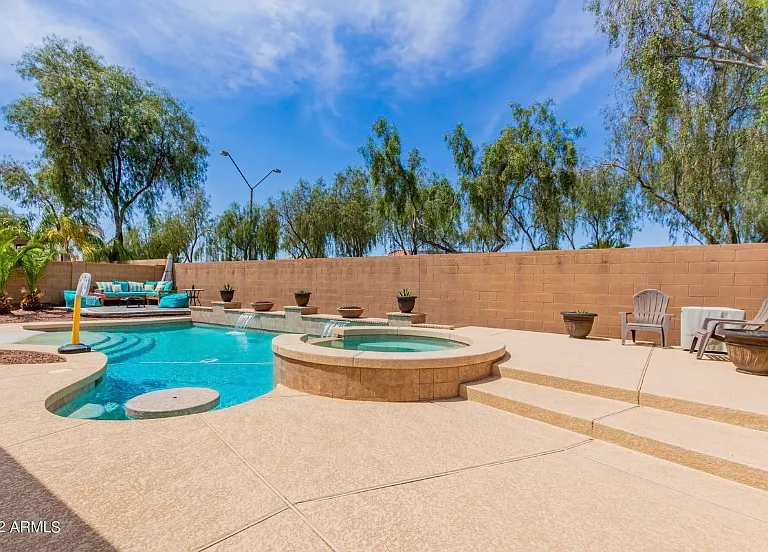 17424 W Rimrock St — Photo 1