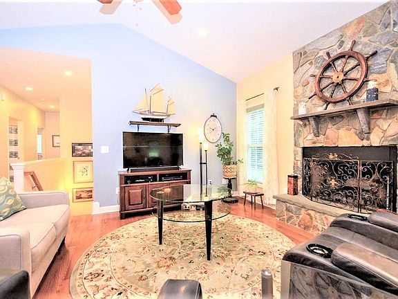 4th image of 107 Country Ln